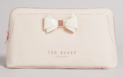 Η Εμπειρία Μου με τη Μάρκα Ted Baker: Μόδα με Στυλ και Εξαιρετική Ποιότητα